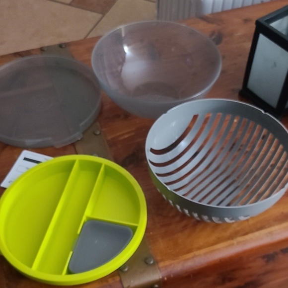 Pampered Chef Salad Cutting Bowl - Picture 7 of 9